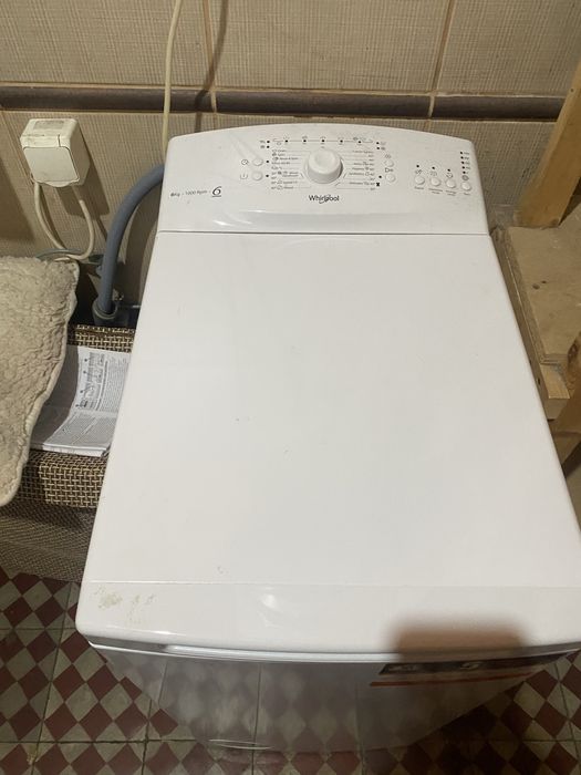 Masina de spalat cu incarcare verticala marca Whirlpol, de 6 kg