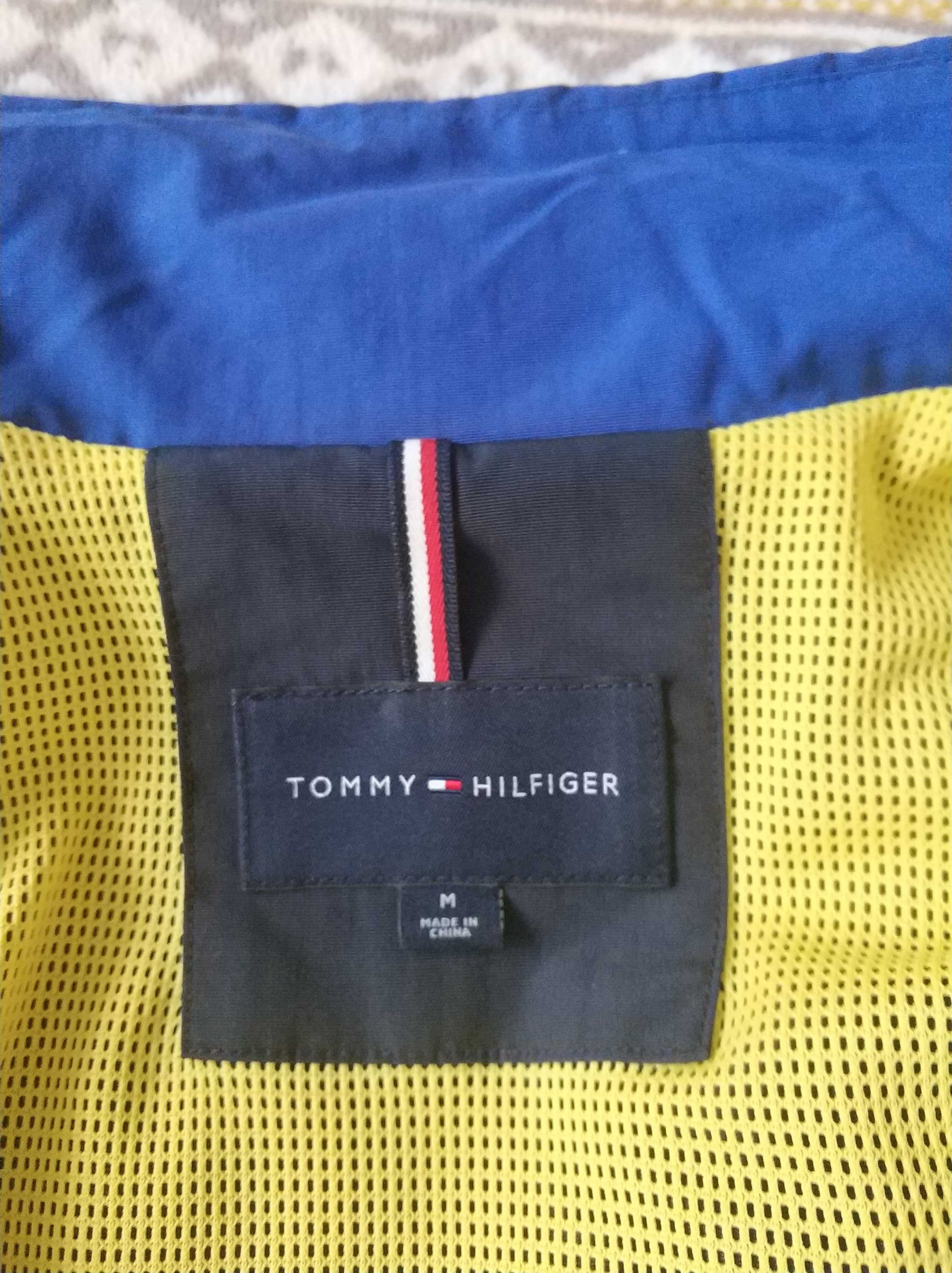 НОВО Яке Tommy Hilfiger.