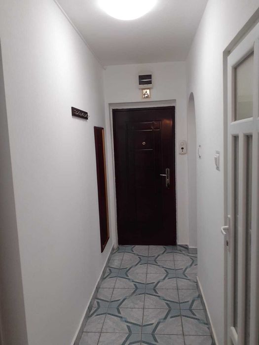 Inchiriez garsoniera parter