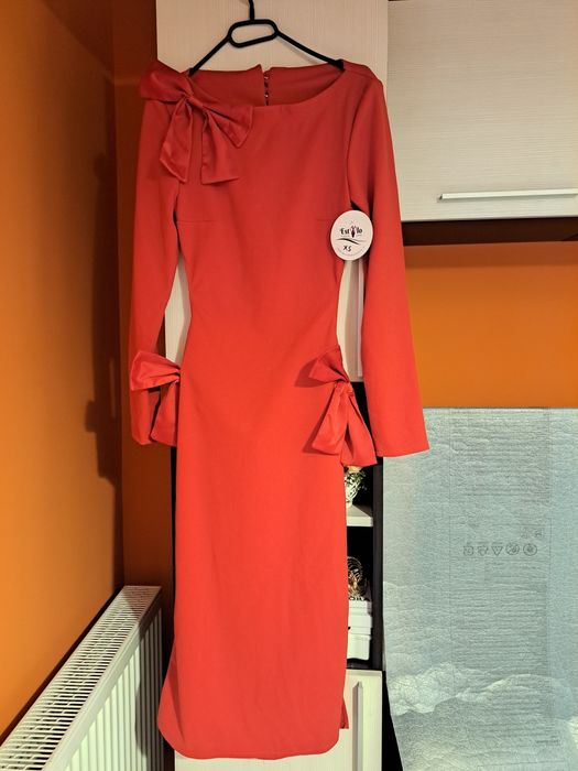 Rochie de culoare rosie