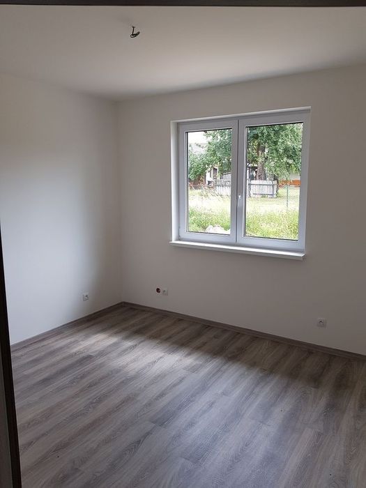 Vand case pe structura metalica si panouri sandwich