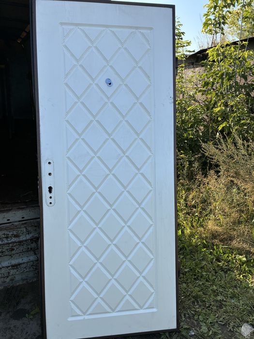 Продам Входную Железную  Дверь