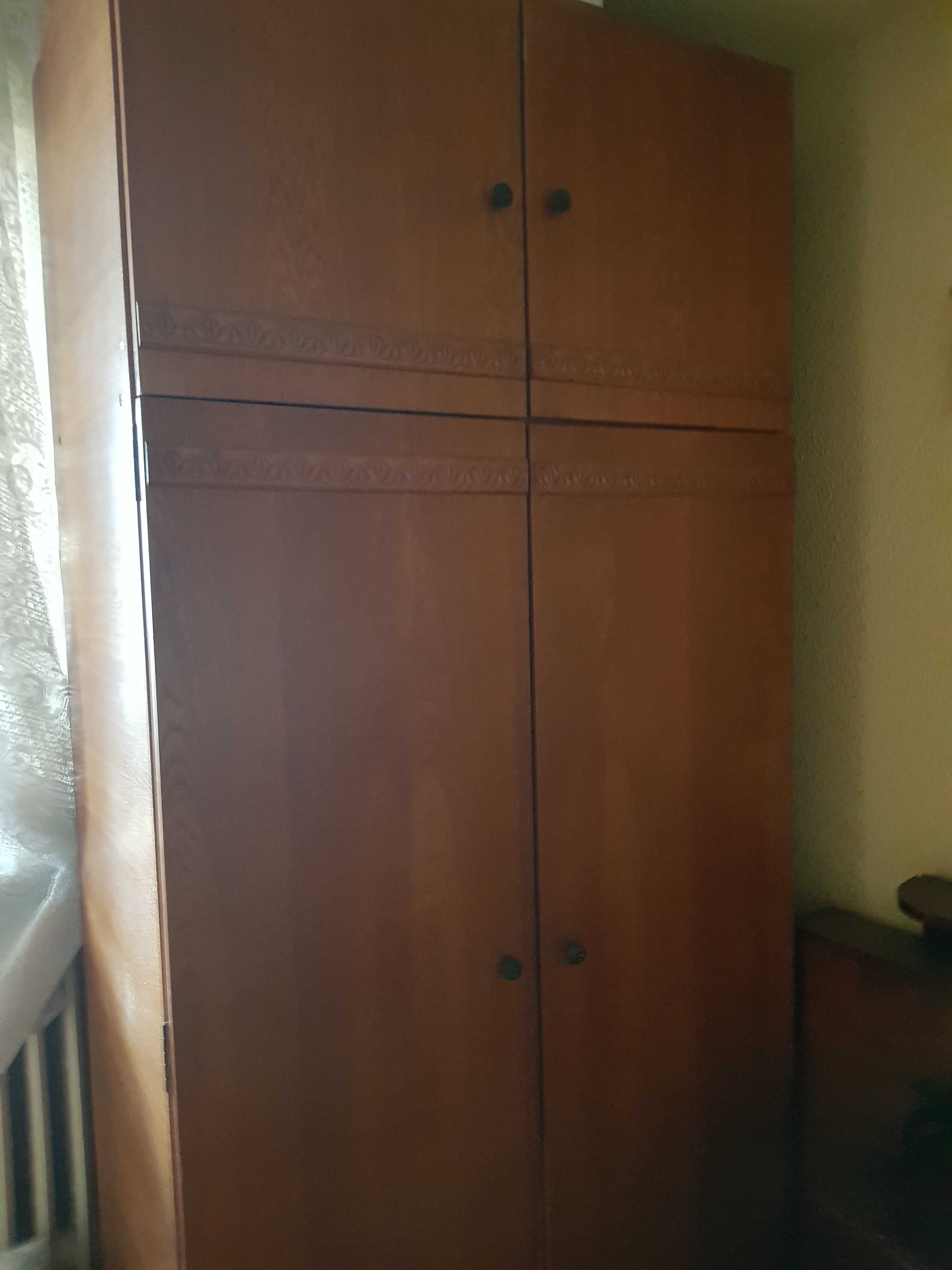 Dulap cu 2 usi din lemn