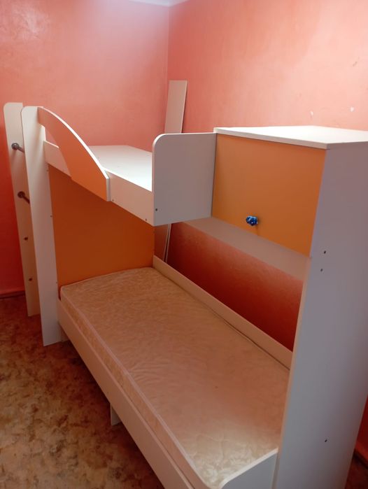 Двухъярусная кровать