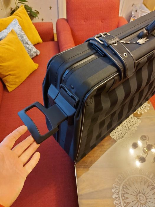 Куфари 2бр. големи 2бр. малки.