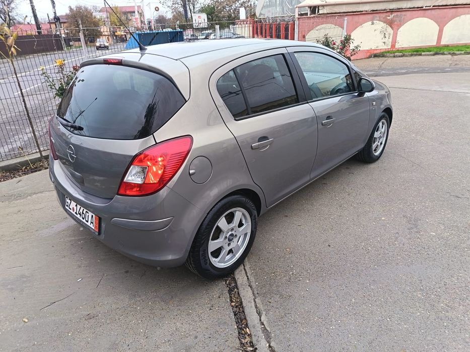 Opel corsa 1.4 Benzină 2011 euro 5