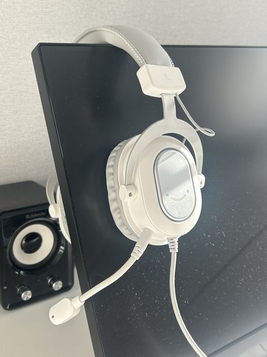 Наушники Fifine H6 белого цвета