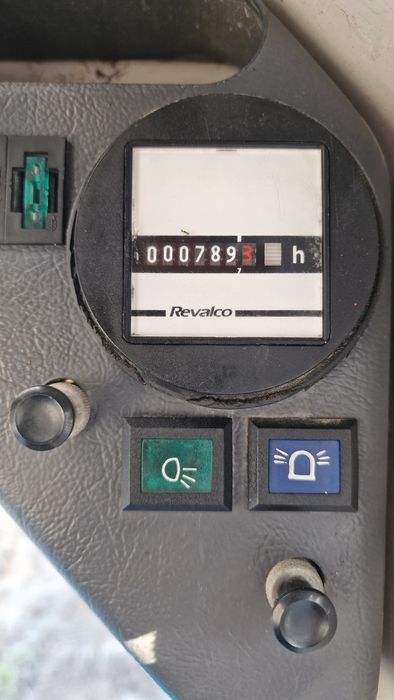 Mini incarcator frontal.