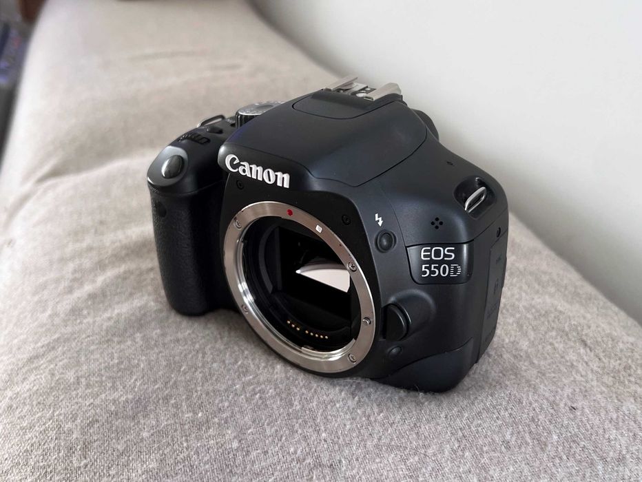 Canon EOS 550D body DSLR, stare foarte bună, fără baterie
