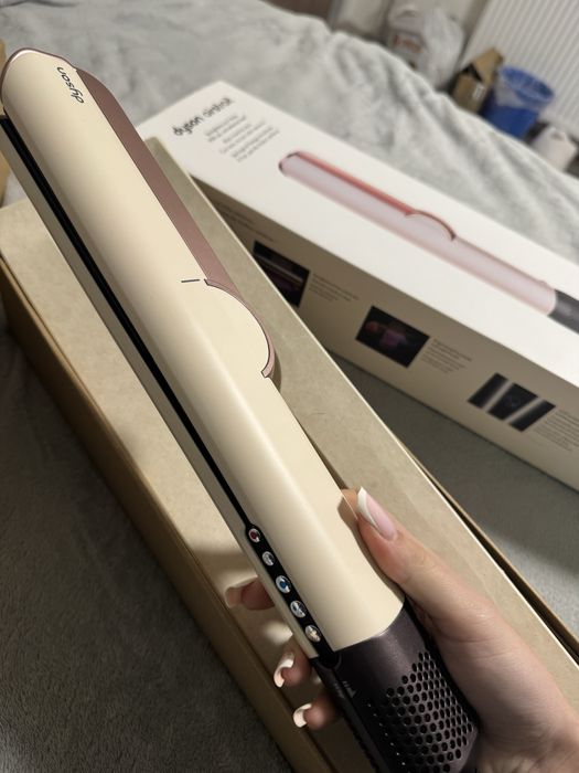 dyson airstrait , nou, stare excelenta ,fara defecte