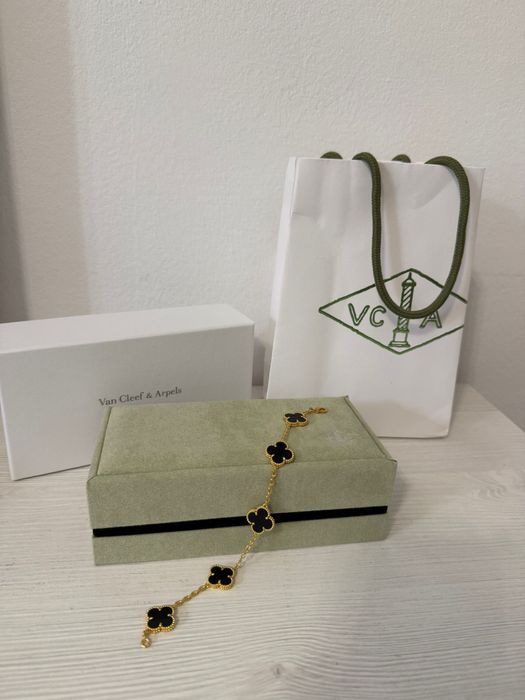 гривна Van Cleef & Arpels Alhambra