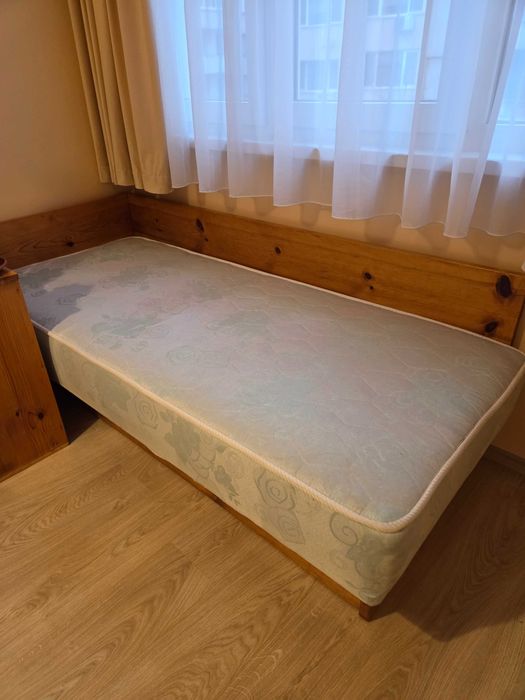 Единични легла с ракла