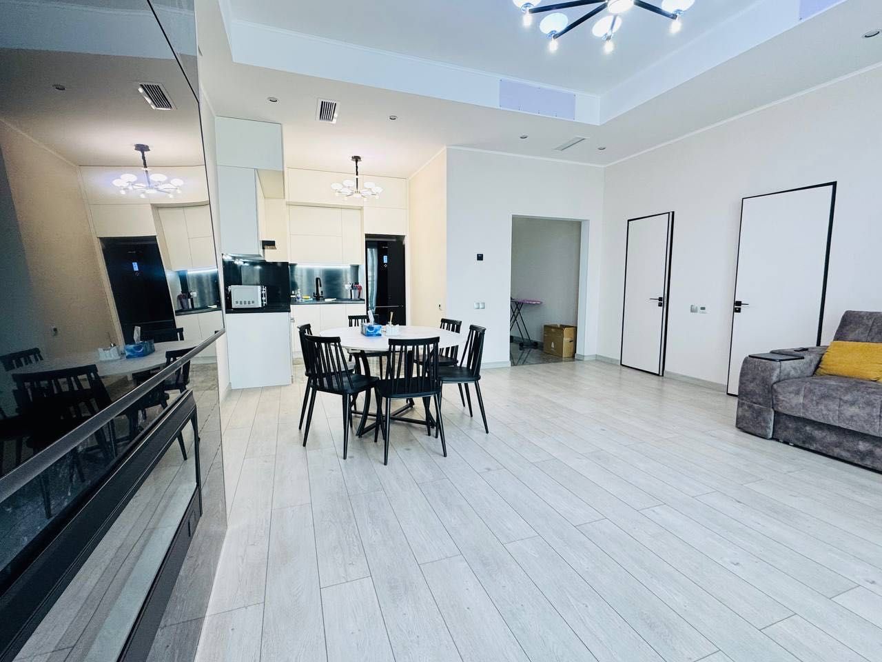 Mirabad Avenue Продается 2 комнатная квартира ремонт ул.Кунаева