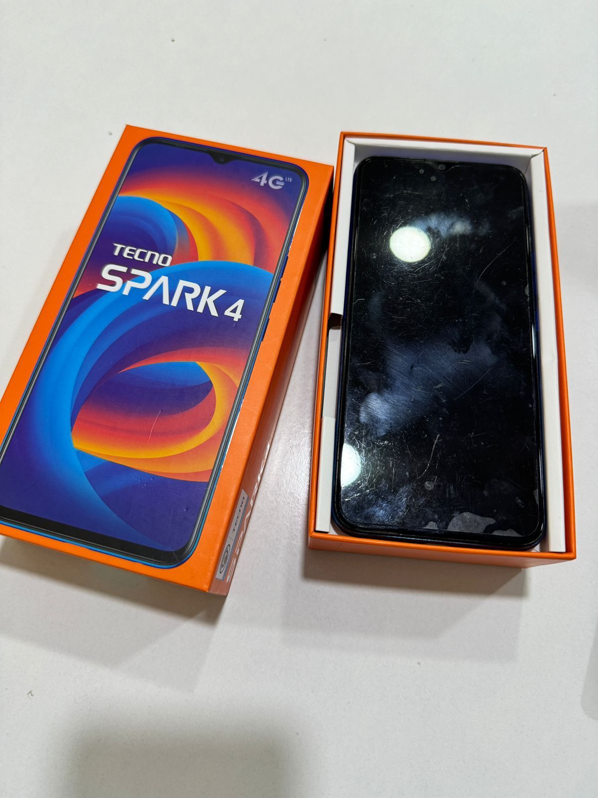 Смартфон Tecno Spark 4 32 GB в отлично состоянии