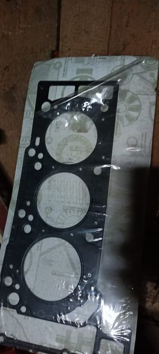 Прокладка от мерса 112 мотор