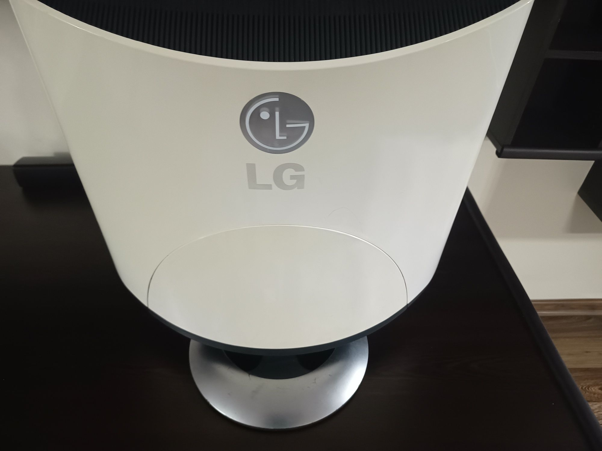 Продавам Монитор LG