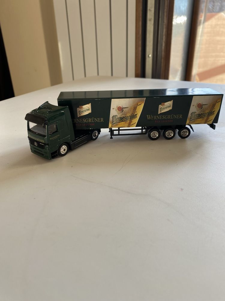 Колекция от детски камиончета