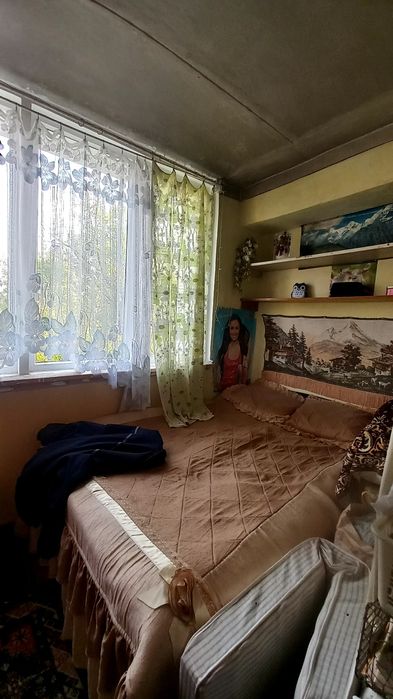 ЦУМ квартиа 2х комнатная 4 этаж кирпичая