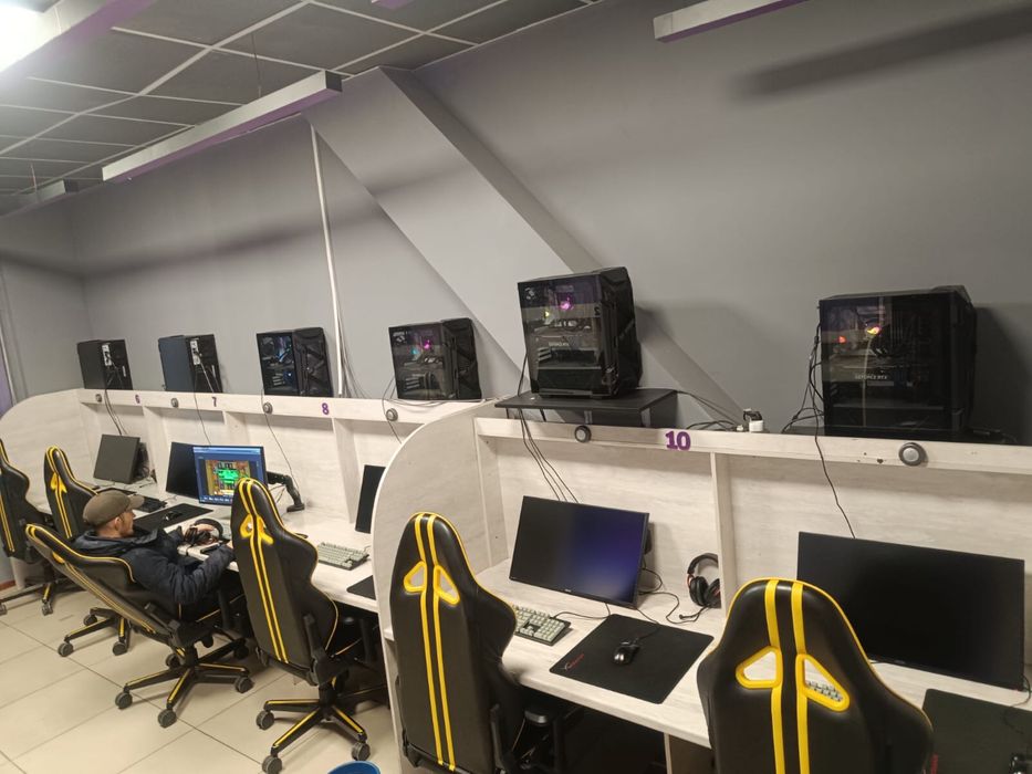 Продам игровые кресла DXRacer Prince