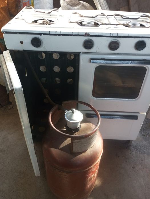 Продам    Газовую    плиту   в    сборе.