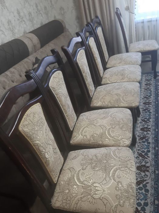 Стол со стульями