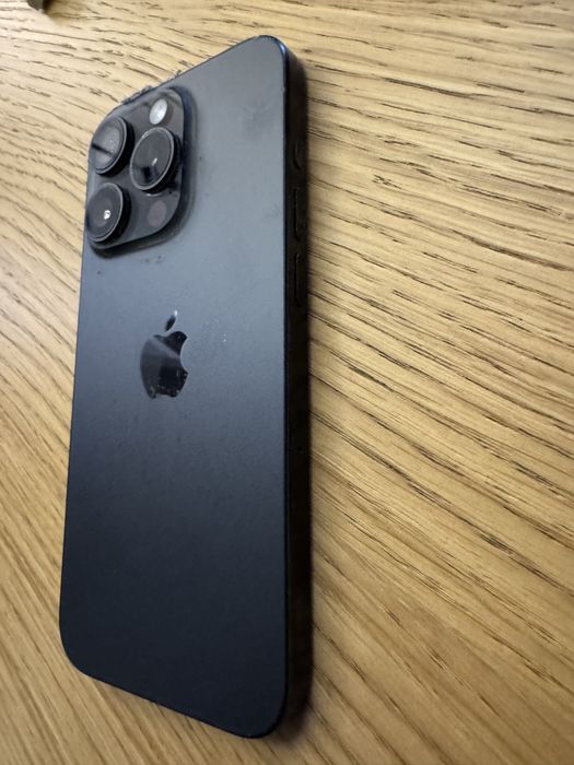 Vind iphone 15 pro de 128 g in stare ca nou