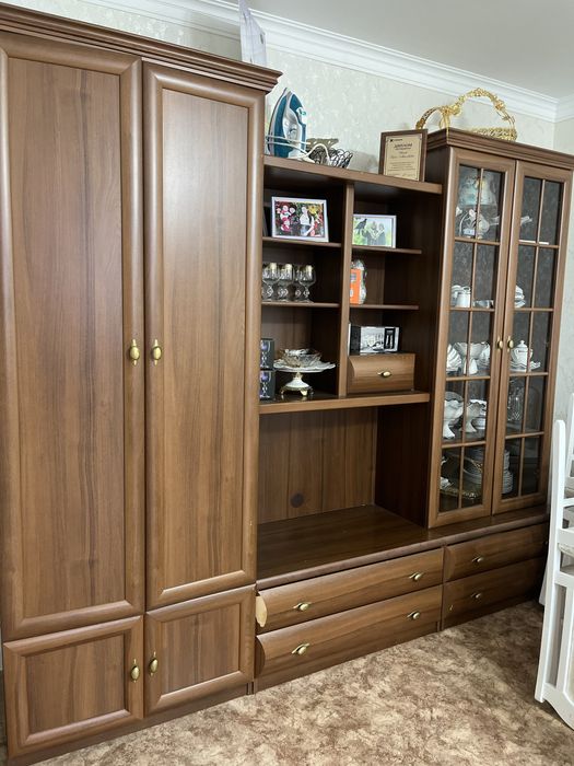 Срочно продам стенку в хорошем состоянии