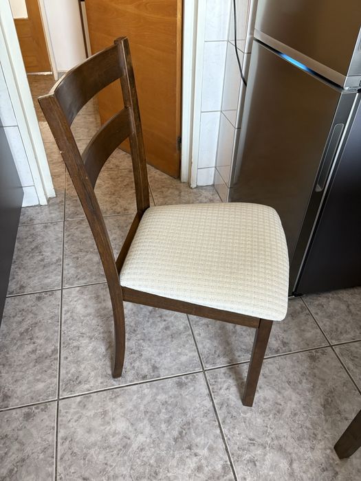 Masa de 4 persoane cu 4 scaune Kika