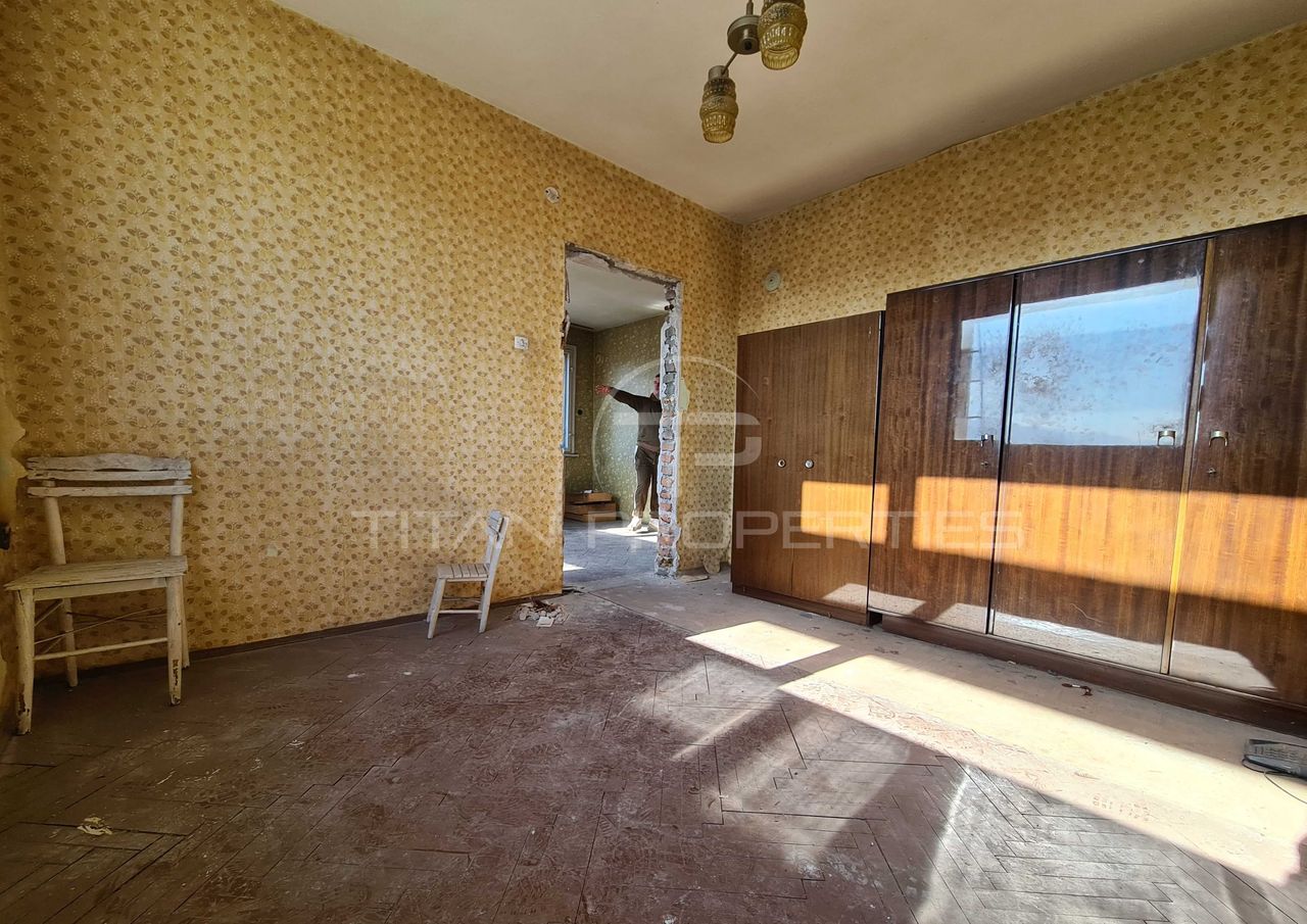 Продава се Тристаен апартамент в Пловдив, Съдийски - 68 кв.м за 1383 €/кв.м - Снимка #1