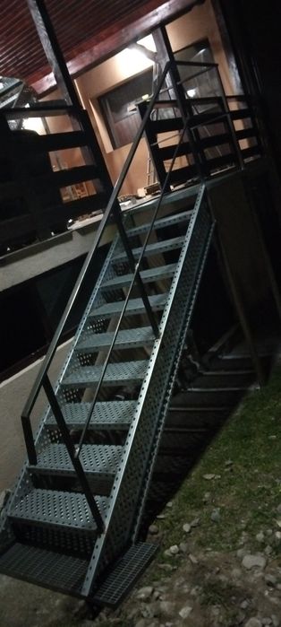 Scara zincate la comanda în toată tara oferim și montaj