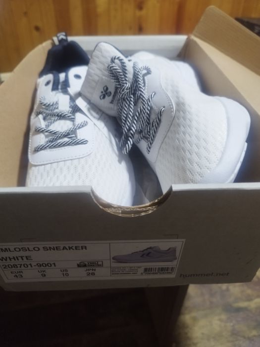 Маратонки Reebok, Hummel.