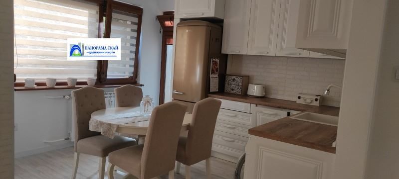 Дава се под наем Двустаен апартамент в Плевен, Идеален център - 57 кв.м за 433.5 € - Снимка #1