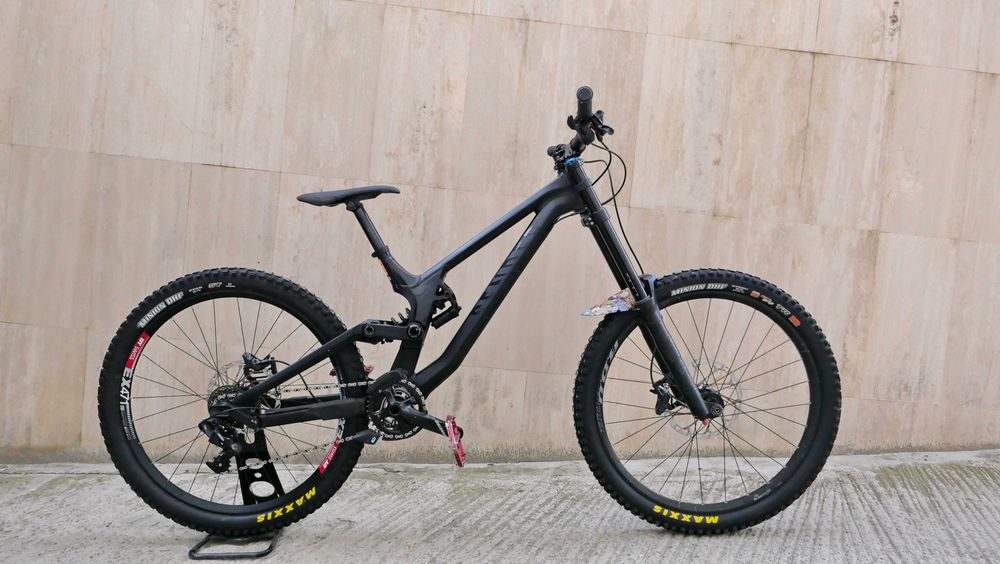 Canyon Sender DH, 27.5 M, RockShox Boxxer, 200 ход, 1х7 Sram GX