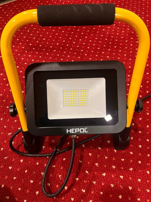 Lampa proiector LED cu suport reglabil si maner