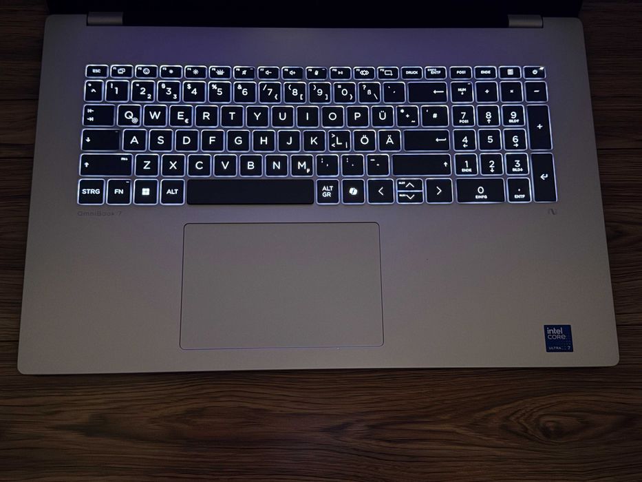 НОВ!17.3 HP OmniBook Touch`Ultra 7-256V/16GB DDR5/1TB SSD/Гаранция 22м
