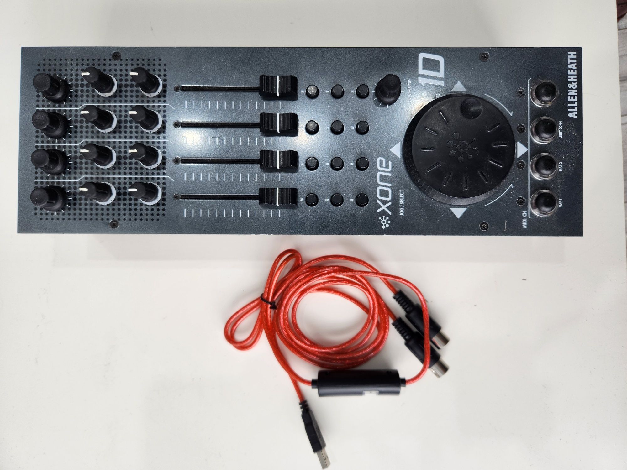 Native Instruments Audio 8- Traktor, Allen&Heath Xone 1D