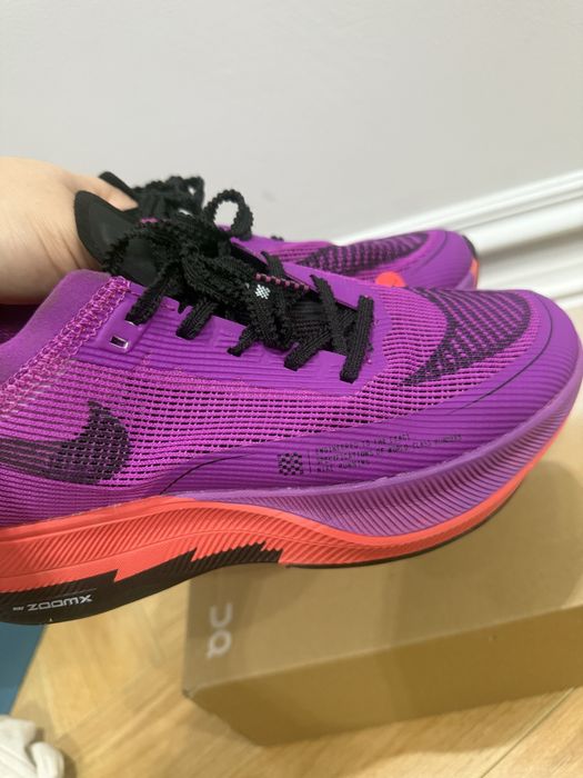 Продам беговые кроссовки Nike