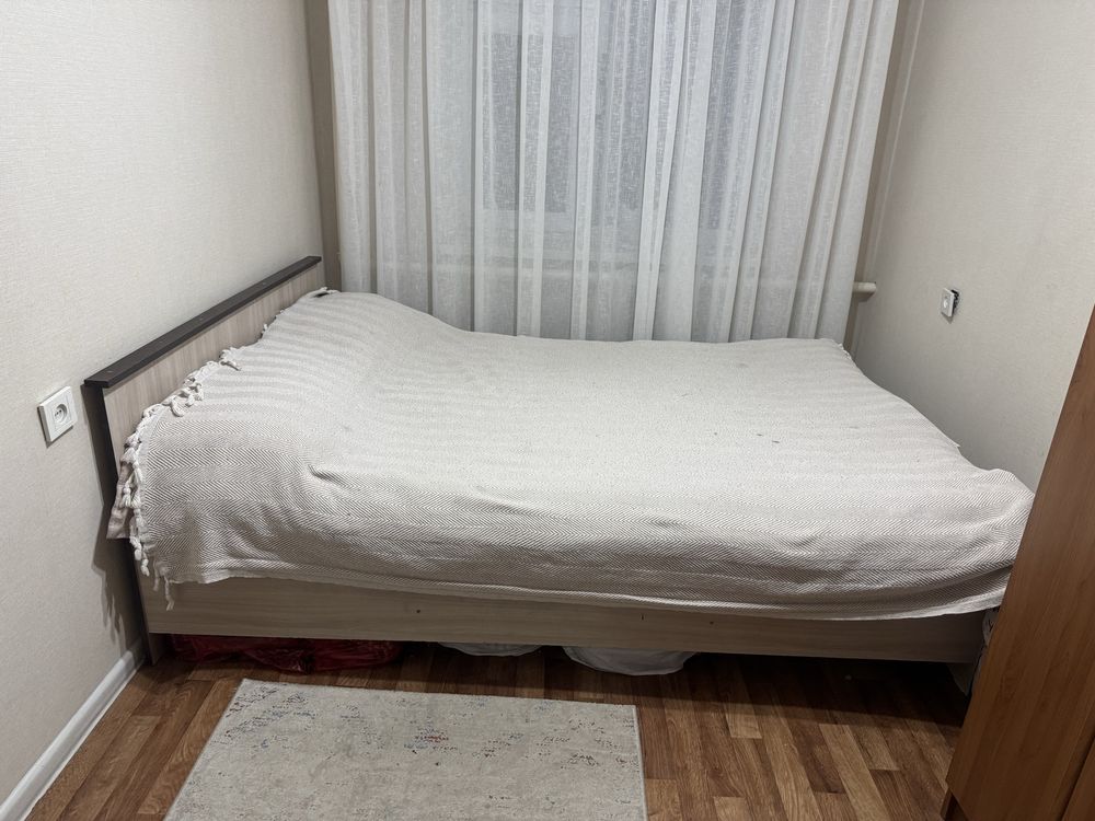Продаю кровать полуторка,в среднем состоянии