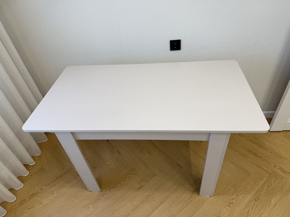 Стол из ЛДСП почти новый