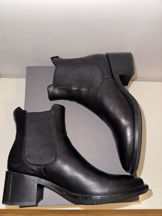 Ghete Ecco piele naturala