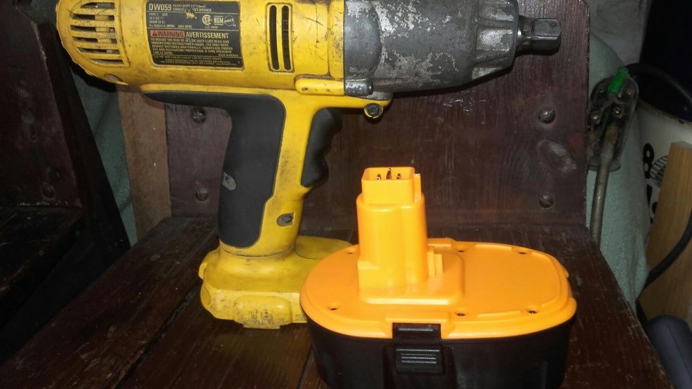 Гайковерт DeWALT