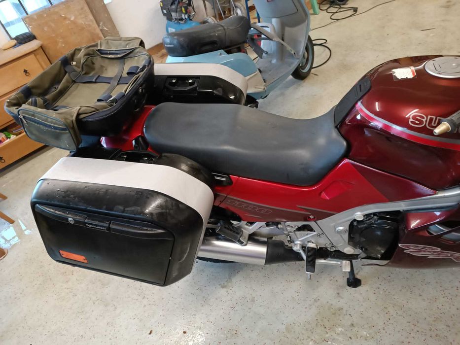 Motocicleta Suzuki GSXF 1100