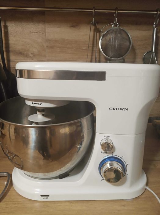 Планетарен миксер Crown CPM-5303 , 1000 W, 5 литра
