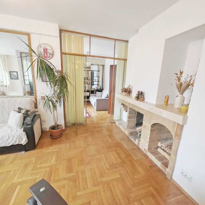 Inchiriez apartament cu 4 camere Centrul Civic Brasov