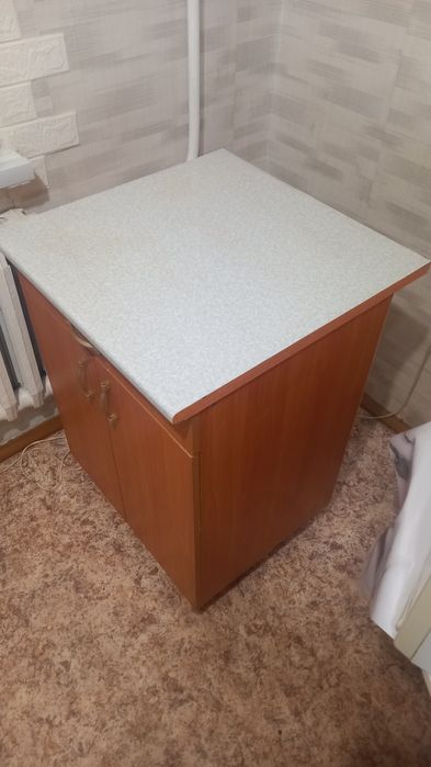 Продам кухонную тумбу