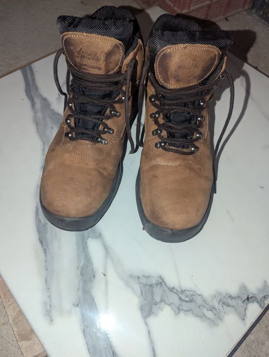 Продам спец обуви