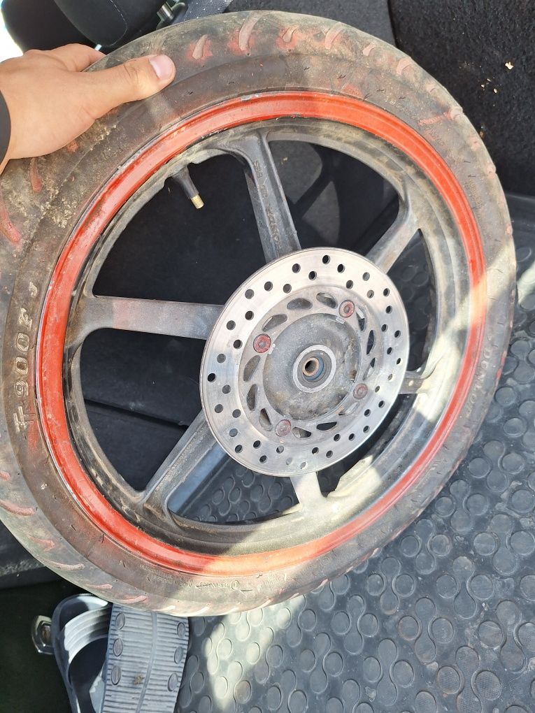 Vând roata spate de Honda cbr 125cc