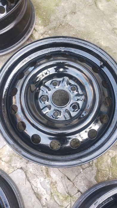 Четири стоманени джанти 16 цола (R16) от Toyota Corolla Verso.