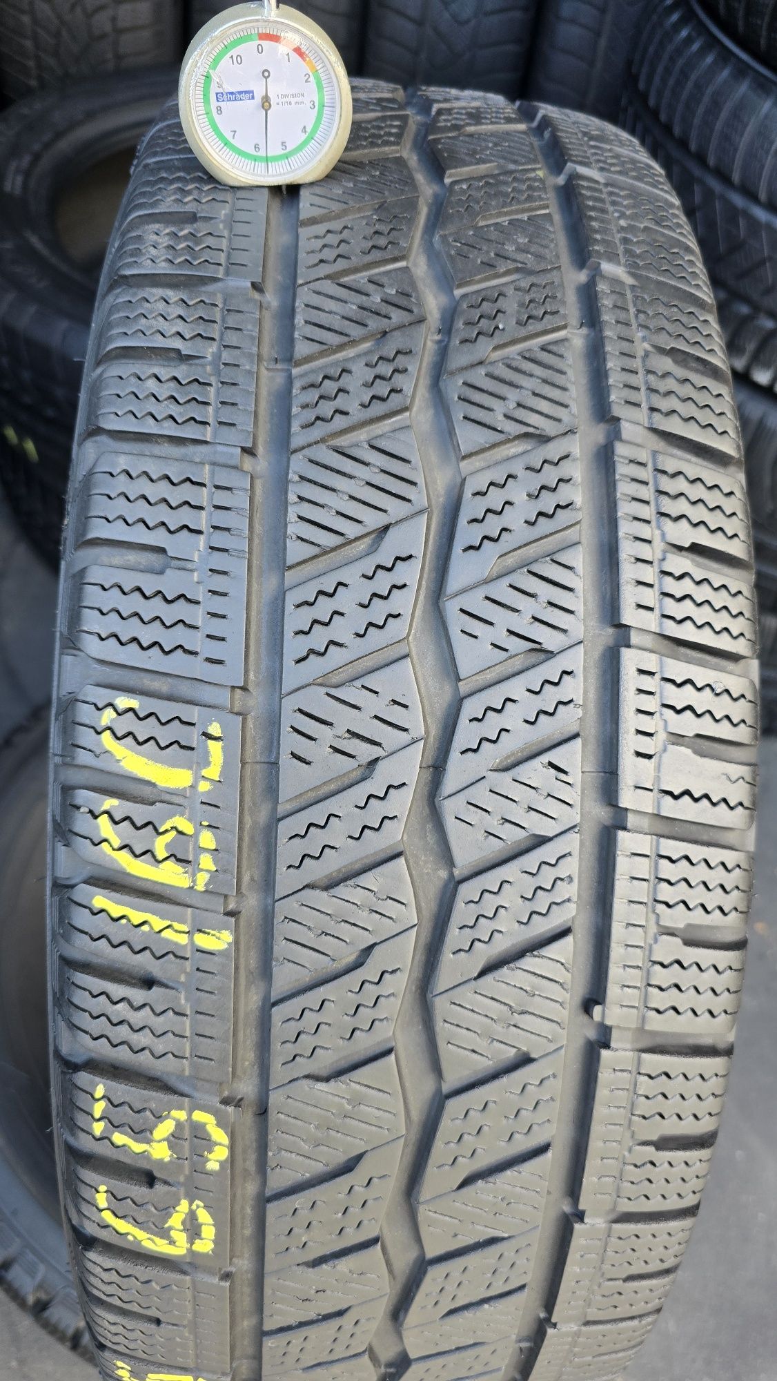 2 anvelope iarnă Hankook 235/65/16 C - dot 2022