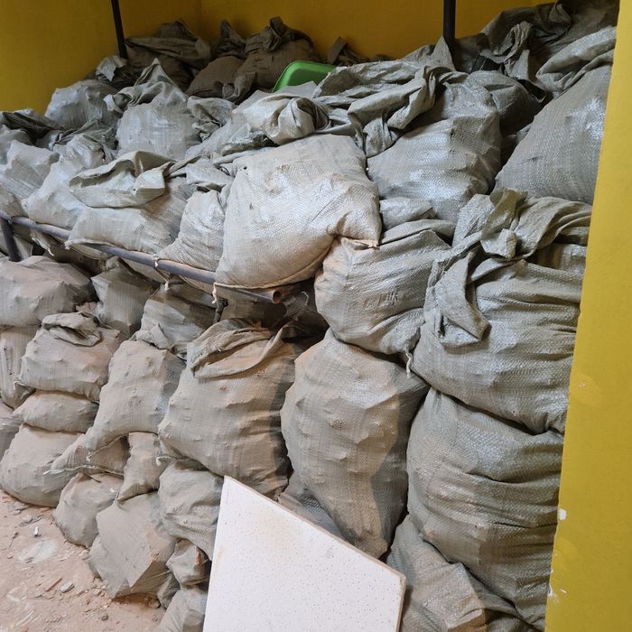 Отдам строительный мусор больше 2000 мешков